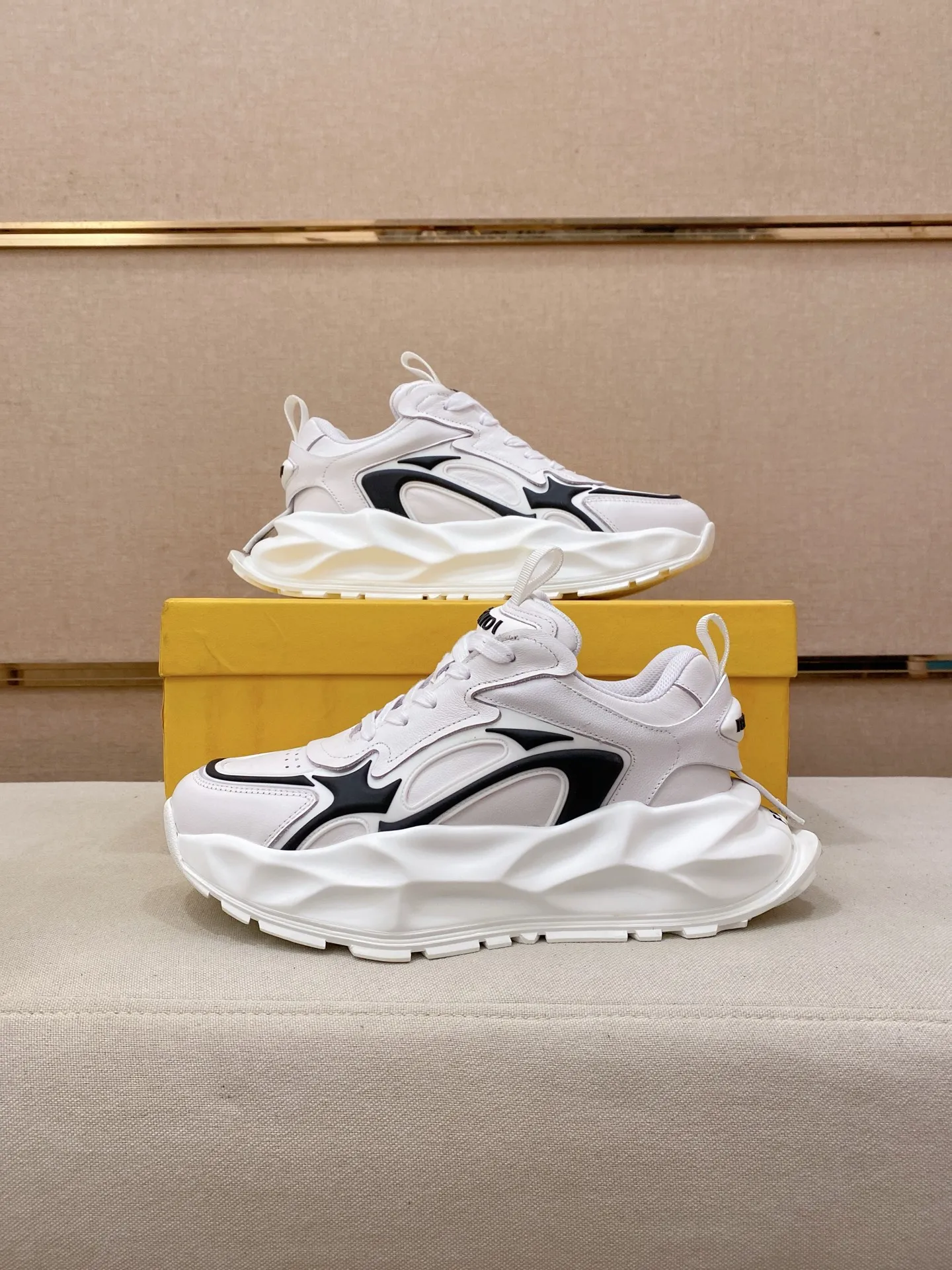 Factory price 580💰 FENDI new model (Fendi) official website 1:1 copy 👊🏻Upper 🇮🇹Imported cowhide🇩🇪Inside imported breathable mesh lining. The original outsole is molded to reflect the identity of every man, and the upper foot is elegant and stable🚶🏻🚶🏻The high-end custom counter original replica📯The shoe last remains unchanged regardless of wind and rain, and can withstand the verification of time🔍️,🔵 Size: 39-45. Can be customized 38-46 non-refundable and non-exchangeable!